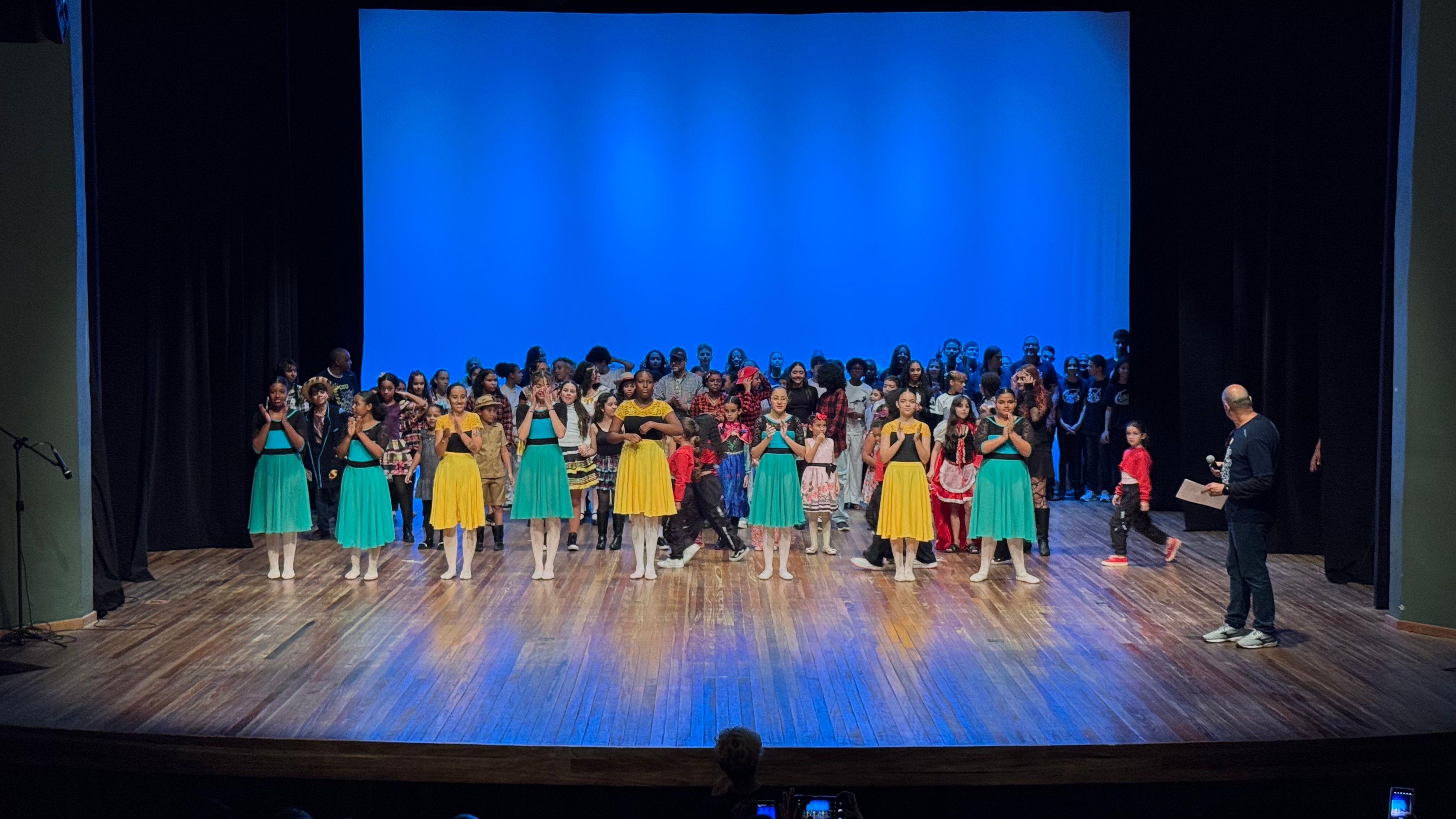 Portal de Not�cias PJF | Mostra Cultural da Pra�a CEU re�ne cerca de 150 alunos em apresenta��es no Teatro Paschoal Carlos Magno | FUNALFA - 26/6/2026