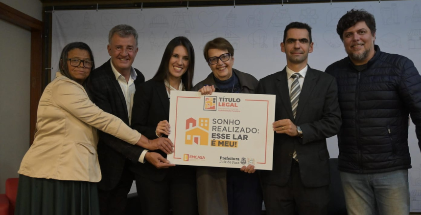 Portal de Not�cias PJF | T�tulo Legal: Sonho da casa regularizada se torna realidade para 57 fam�lias da Vila dos Sonhos | SEDUPP - 29/6/2026