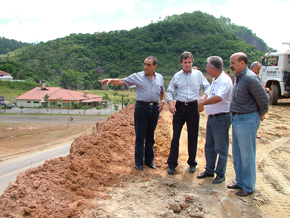 Portal de Not�cias PJF | Prefeito visita obras da Deusdedith Salgado | PREFEITO - 28/3/2006